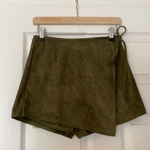 Mint Vanilla, suede skort from LF with tags on it